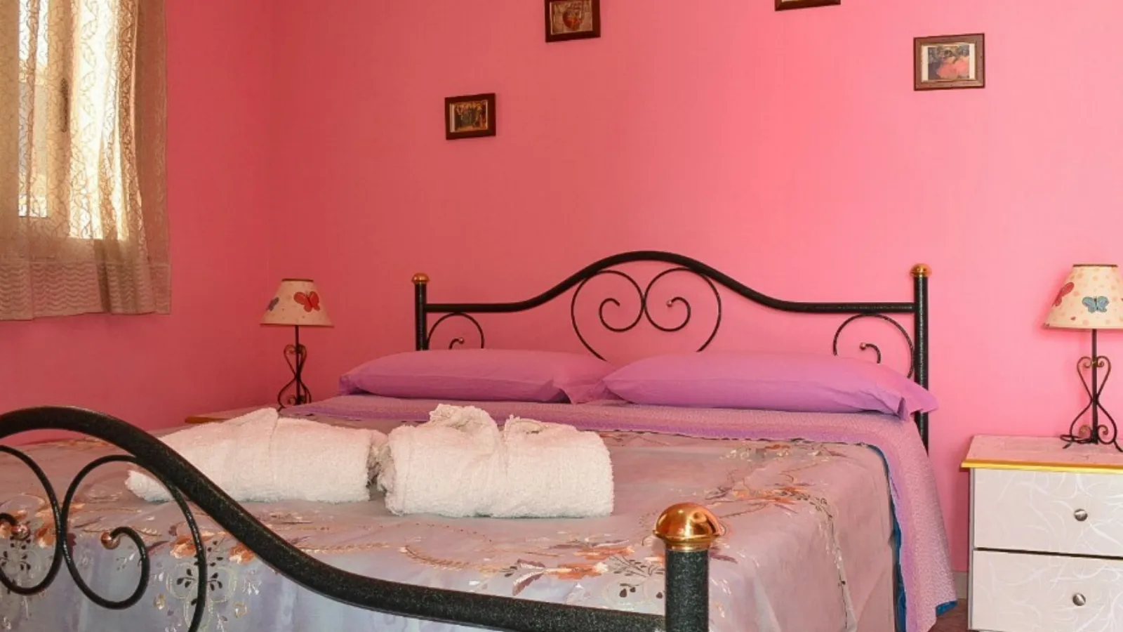 https://taormina.weblandia.it/wp-content/uploads/2025/07/bellavista-letto.webp