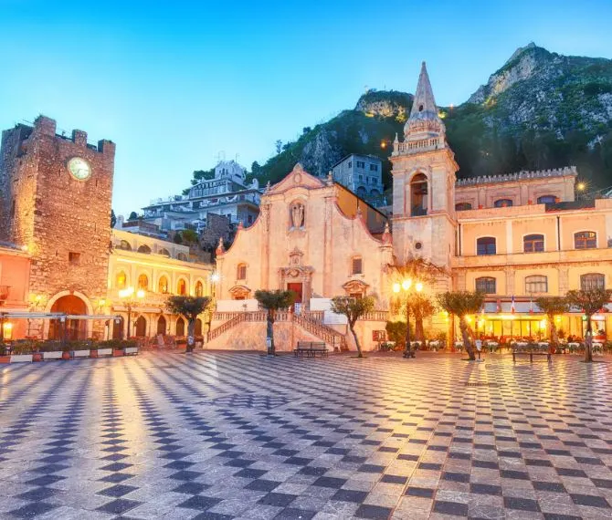 Piazza IX Aprile Taormina